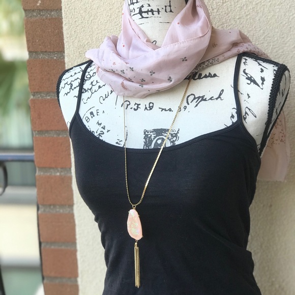 📍Iridescent Pink Pendant Necklace - Picture 6 of 9